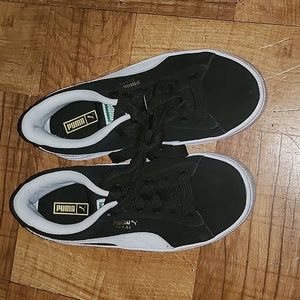 Puma  Black & White Sneakers Size 2.5